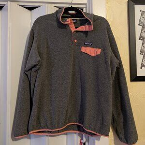 Patagonia Women's Lightweight Synchilla Snap-T Fleece Pullover in grey with pink